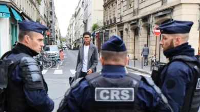Francia moviliza 70,000 policías para contener protestas y saqueos