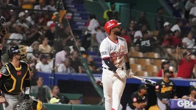 Jonrón de Jonathan Guzmán impulsa victoria de Leones del Escogido 9-5 sobre Águilas