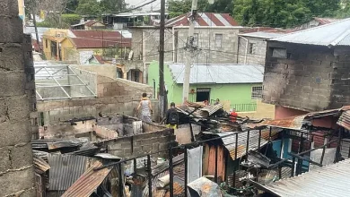 Familias afectadas por incendio en Santiago claman ayuda tras perder viviendas y negocios
