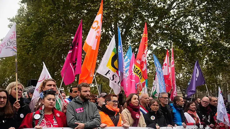 Francia blindará París con 70.000 agentes y cerrará museos ante nuevas protestas