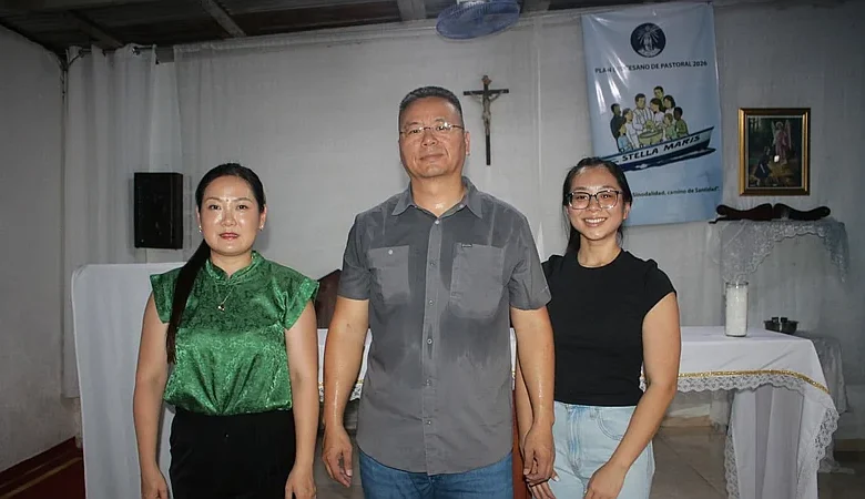 Donaciones de Cámara de Comercio de Fujian benefician a iglesias de San Antonio de Guerra