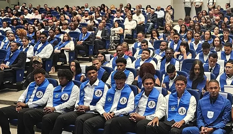 CENAPEC gradúa a 874 bachilleres y llama a aprovechar la educación para transformar comunidades