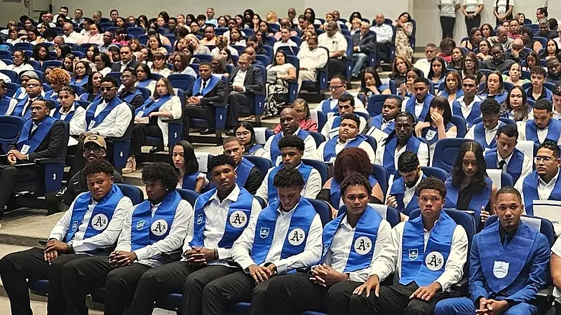 CENAPEC gradúa a 874 bachilleres y llama a aprovechar la educación para transformar comunidades