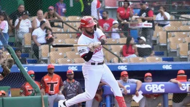Leones del Escogido blanquean 2-0 a los Toros con joya de pitcheo y sencillo clave de Jonathan Guzmán