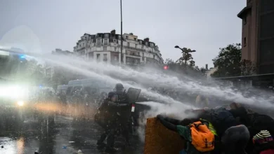 Francia detiene a casi 1,000 manifestantes y advierte que la cifra aumentará