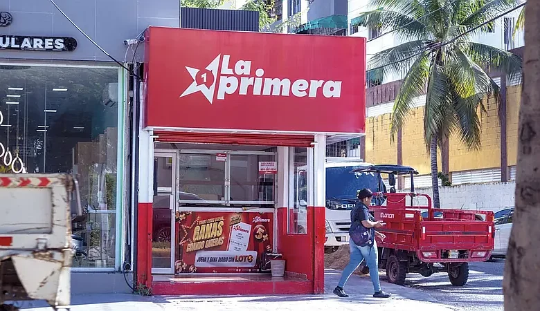 Trabajo exige condiciones dignas en bancas: 30 días para adecuar baños, agua y salarios