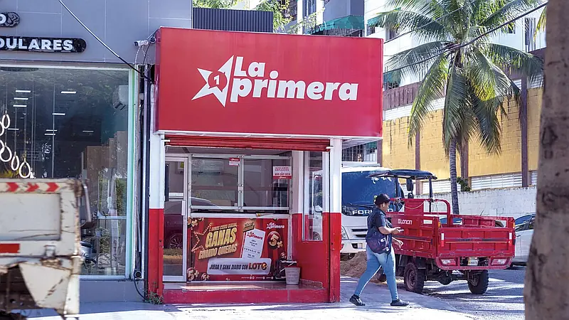 Trabajo exige condiciones dignas en bancas: 30 días para adecuar baños, agua y salarios
