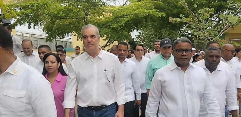 Abinader refuerza frontera sur con dos batallones y artillería; llama a la calma y asegura seguridad nacional