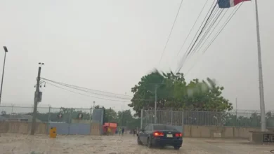 Lluvias no detienen el mercado binacional en Pedernales: puertas abiertas y vigilancia militar