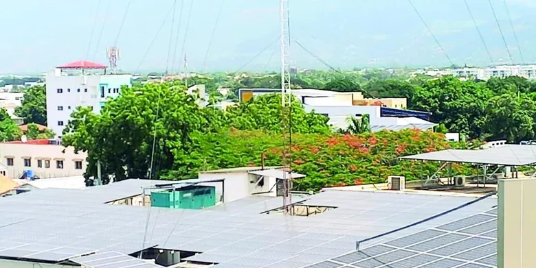SIE aplica cargo de 25% a autogeneradores solares; usuarios buscan alivio en factura eléctrica