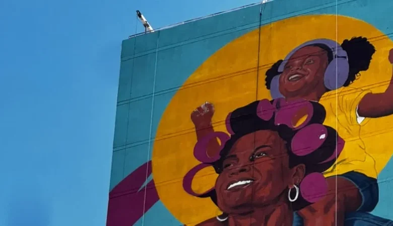 Angurria pinta en Nueva York el mural más alto de EE. UU. y lleva el nombre de RD a la cima