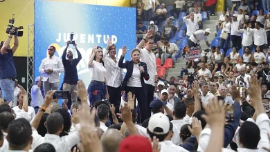 Carolina Mejía juramenta 32 comandos juveniles y promete gobierno con jóvenes desde 2028