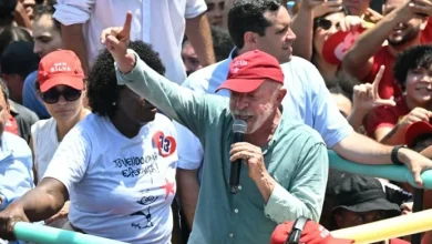 Lula y Flávio Bolsonaro empatados en arranque del conteo electoral en Brasil