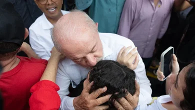 Lula lidera con 57.6% en Brasil, pero Supremo pausa conteo y extiende votación