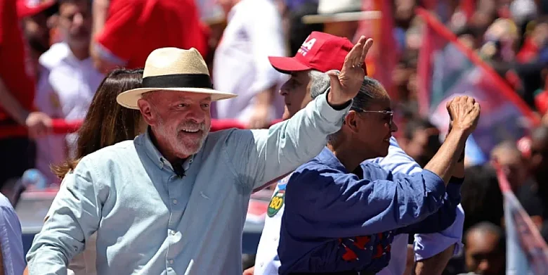 Lula gana segunda vuelta en Brasil con 51,74 % y gobernará hasta 2030