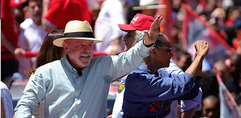 Lula gana segunda vuelta en Brasil con 51,74 % y gobernará hasta 2030