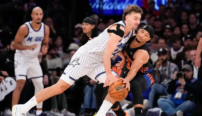 Los Knicks caen 0-3 por primera vez desde 2011; Magic remontan con 21 de Wagner en el último cuarto