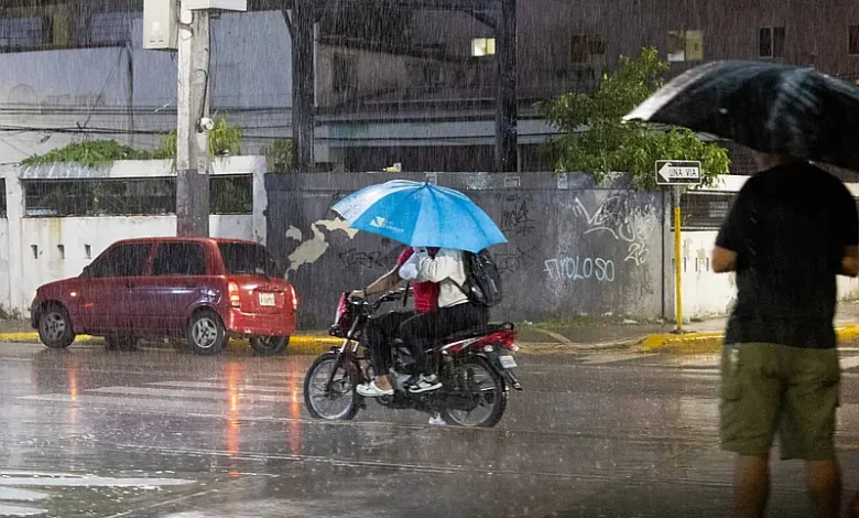 Minerd suspende docencia este martes en escuelas vulnerables de Barahona y otras provincias en alerta amarilla