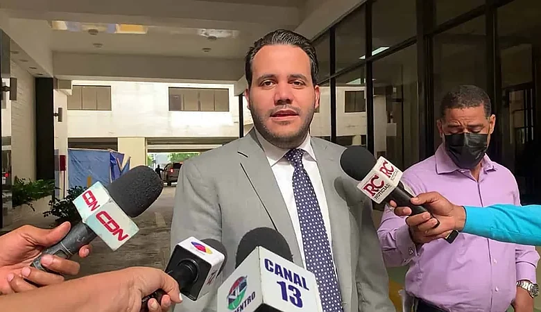 Tres legisladores dejan sus partidos en 2026: dos siguen como independientes y uno se pasa al PRM