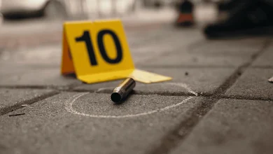Doble homicidio en Villa Liberación: Policía busca a Yeisel Dotel por disputa de alambres