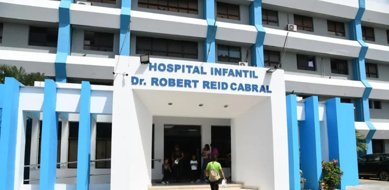 Robert Reid Cabral opera con planta eléctrica tras avería en suministro de Edesur