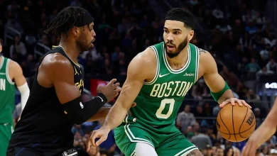 Jayson Tatum anota 40 puntos y los Celtics vencen 125-124 a los Nets en tiempo extra