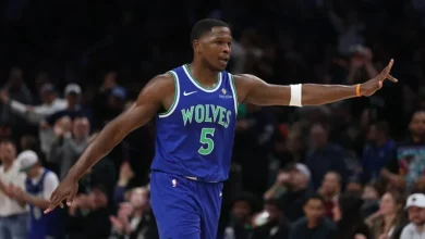 Anthony Edwards será operado de la rodilla derecha y se perderá varias semanas