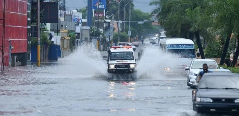 COE activa alerta amarilla en cinco provincias y verde en 17, incluida Barahona, por vaguada