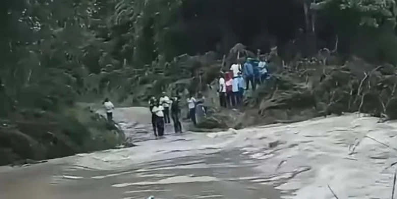 Desbordamiento del río Maguá deja incomunicadas a varias comunidades en El Seibo