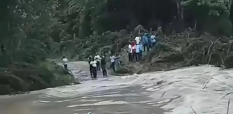 Desbordamiento del río Maguá deja incomunicadas a varias comunidades en El Seibo