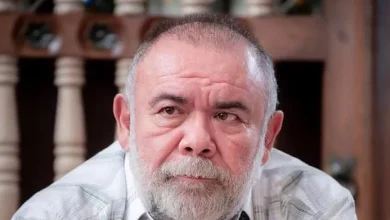Jesús Ochoa cae de elevador escénico y es hospitalizado; prevé volver a escena