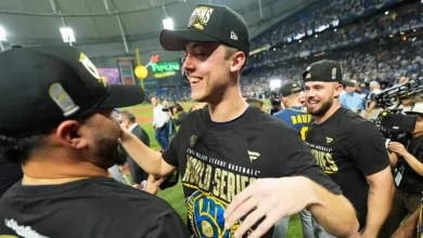 Misiorowski, el pitcher que superó el calor y un calambre para hacer historia con Milwaukee