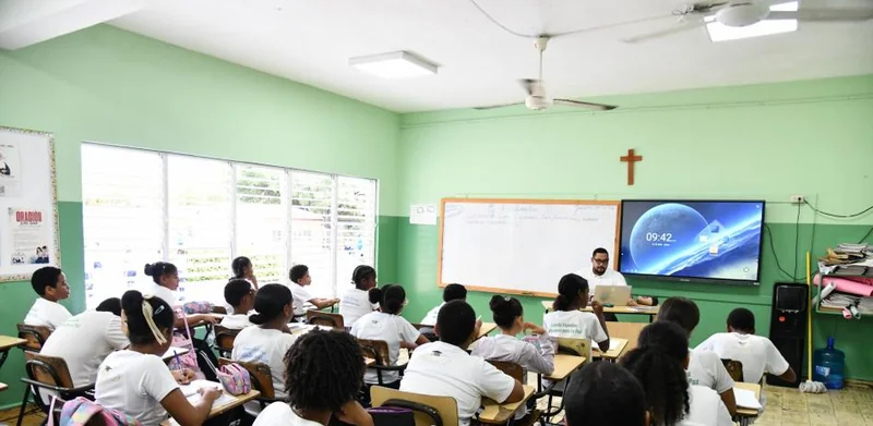 Barahona entre las provincias con suspensión docente: 58,038 estudiantes afectados por lluvias