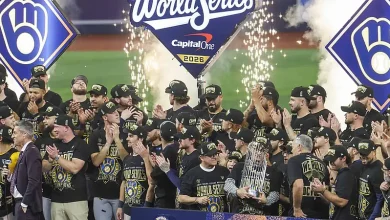Cerveceros de Milwaukee celebran su primer título de Serie Mundial en casi 70 años